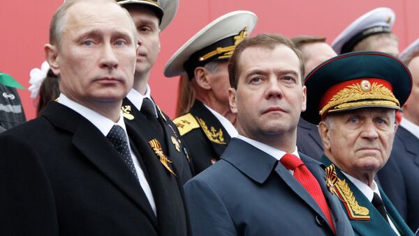 Владимир Путин и Дмитрий Медведев на параде Победы
