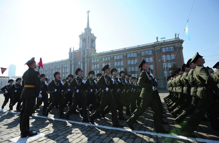 Военный парад, посвященный 67-летию Победы в ВОВ в Екатеринбурге