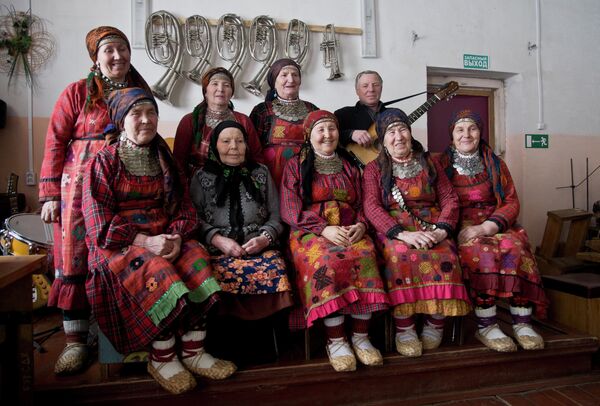 Участницы фольклорного коллектива Бурановские бабушки в селе Бураново