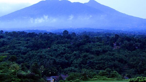 Вулкан Салак, где пропал самолет Superjet-10. Индонезия