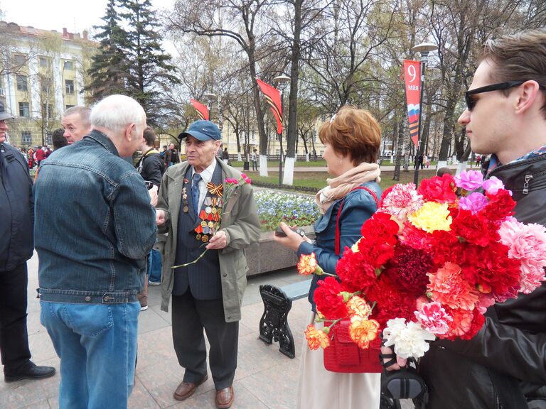 День Победы: лица победителей и благодарная молодежь