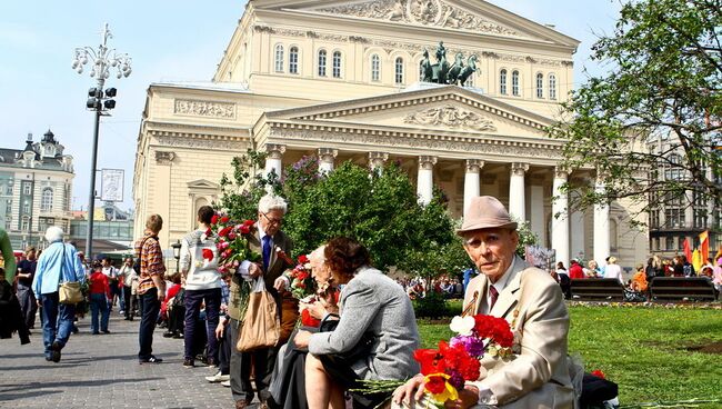 В День Победы ветераны встретились у Большого театра