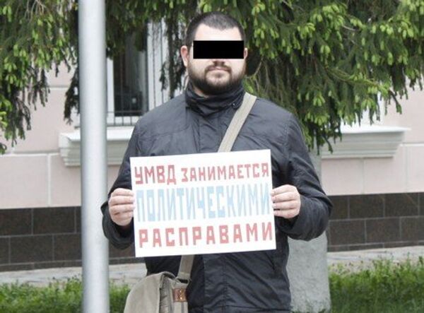 Одиночный пикет в поддержку журналиста Новой газеты в Рязани 