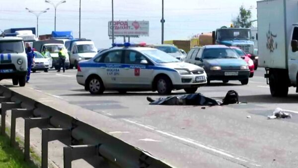 Мотоциклист погиб в результате столкновения с грузовиком на МКАД
