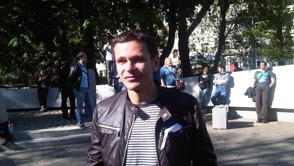 Илья Яшин  во время опозиционных народных гуляний на Чистых прудах 