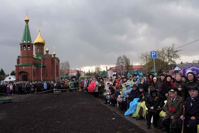 В Калачинске открыли памятник 30-й отдельной лыжной стрелковой бригаде