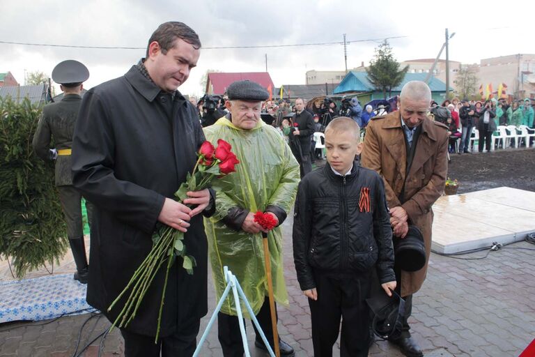 В Калачинске открыли памятник 30-й отдельной лыжной стрелковой бригаде