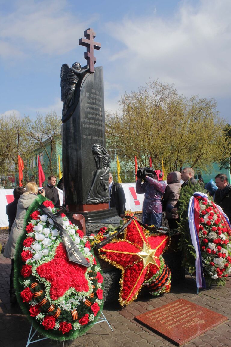 В Калачинске открыли памятник 30-й отдельной лыжной стрелковой бригаде