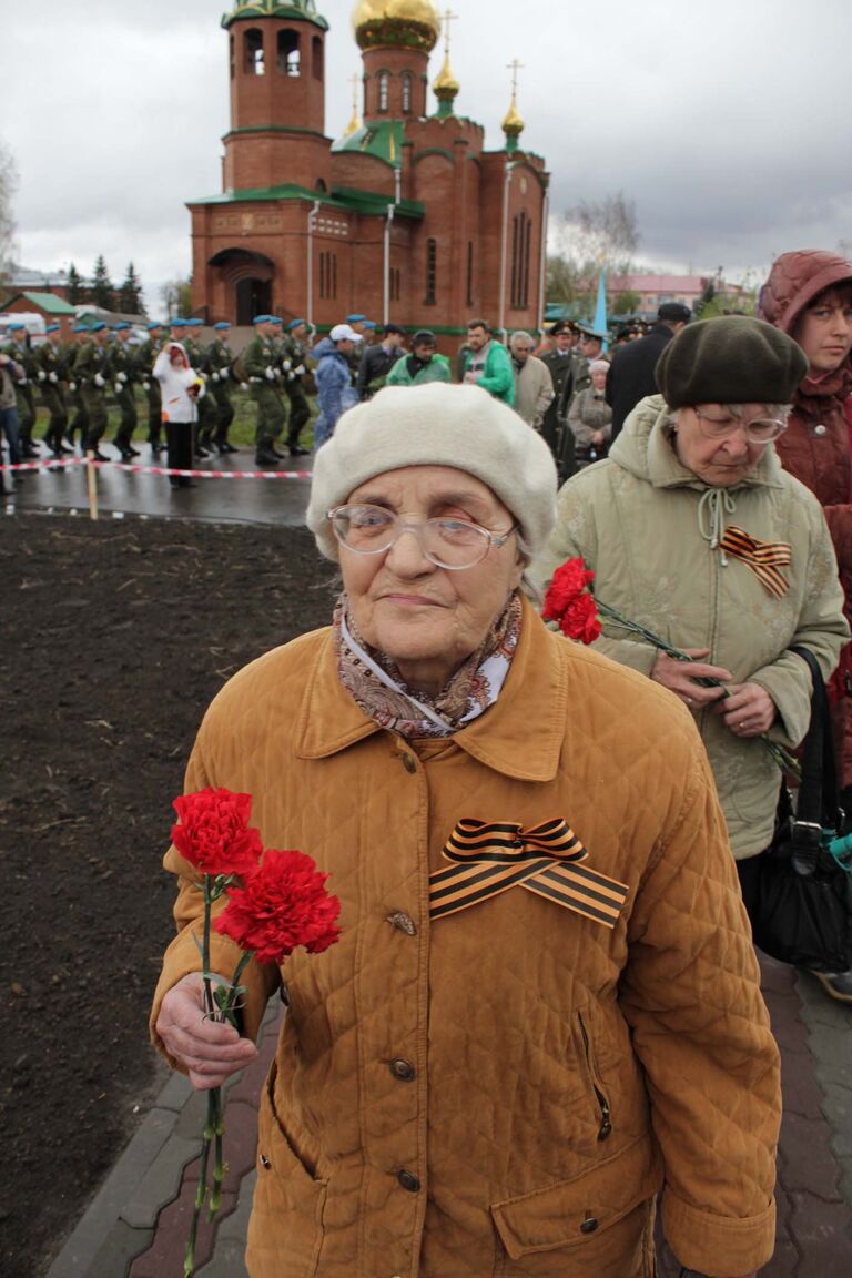 В Калачинске открыли памятник 30-й отдельной лыжной стрелковой бригаде