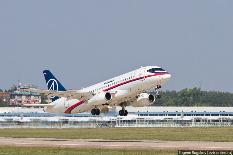 Демонстрационный полет на МАКСе разбившегося самолета SuperJet-100