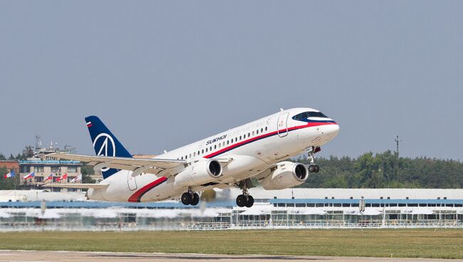 Демонстрационный полет на МАКСе разбившегося самолета SuperJet-100