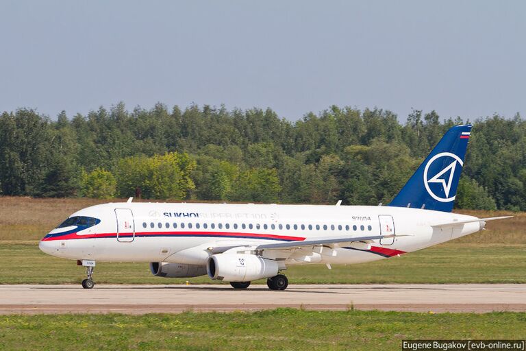 Демонстрационный полет на МАКСе разбившегося самолета SuperJet-100