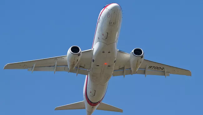Демонстрационный полет на МАКСе разбившегося самолета SuperJet-100. Архив