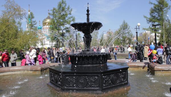 Дыханье роз, фонтанов шум: главные городские водометы включили в Омске