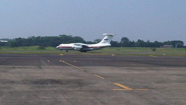 Первый борт Ил-76 МЧС РФ приземлился в аэропорту Джакарты