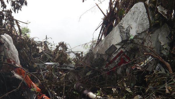 На месте крушения самолета Superjet-100 в Индонезии