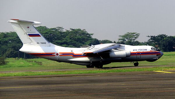 Посадка самолета МЧС России в аэропорту Джакарты, Индонезия