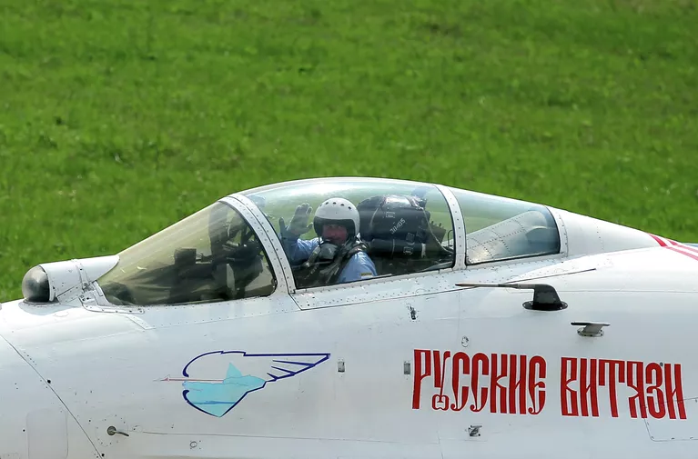 Полеты авиационных групп Стрижи и Русские Витязи Полеты авиационных групп Стрижи и Русские Витязи