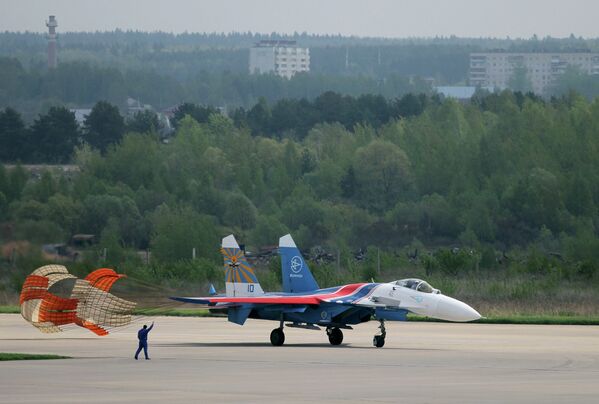 Полеты авиационных групп Стрижи и Русские Витязи