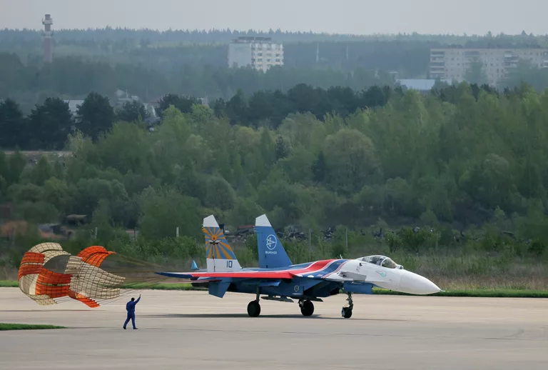 Полеты авиационных групп Стрижи и Русские Витязи Полеты авиационных групп Стрижи и Русские Витязи