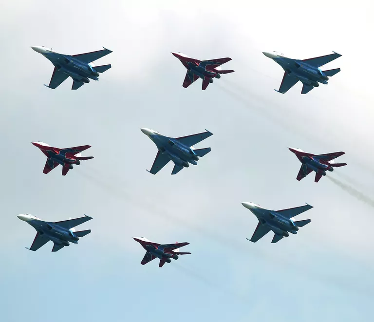 Полеты авиационных групп Стрижи и Русские Витязи Полеты авиационных групп Стрижи и Русские Витязи