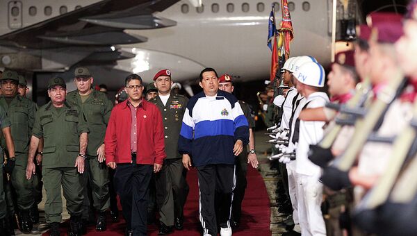 Чавес вернулся в Венесуэлу после курса лучевой терапии на Кубе
