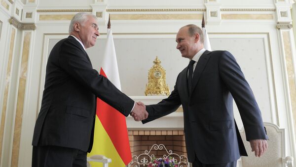 Переговоры президента РФ В. Путина с президентом Южной Осетии Л. Тибиловым.
