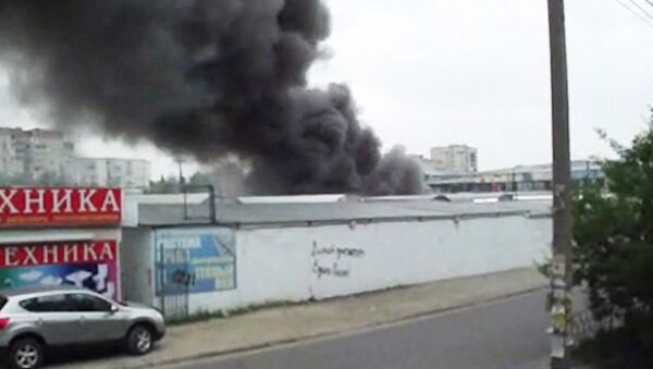 Черный дым поднялся над горящим рынком в Ставрополе. Видео очевидца