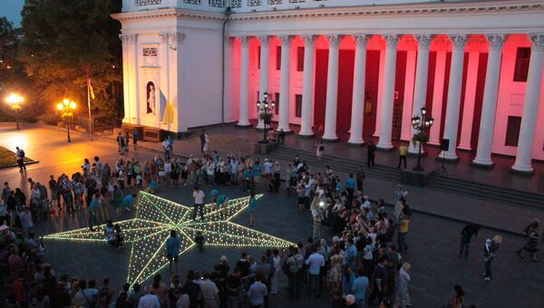 Звезду памяти из 1418 свечей выложили в День Победы в Одессе
