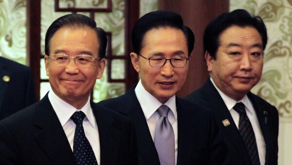 Президент Южной Кореи Ли Мён Бак, премьер-министр Японии Ёсихико Нода и глава правительства КНР Вэнь Цзябао