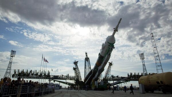 Ракета-носитель Союз-ФГ установлена на Байконуре