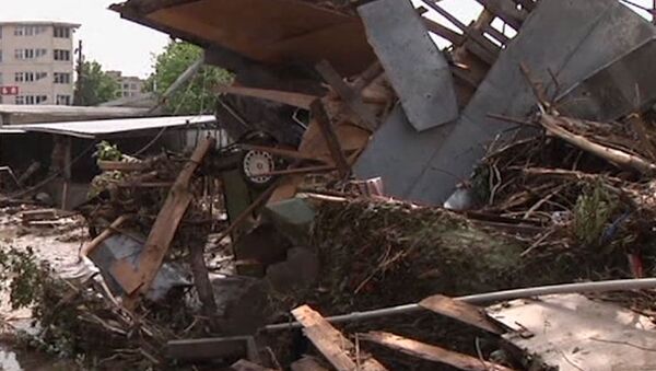 Дом погибших из-за наводнения стихия превратила в груду мусора