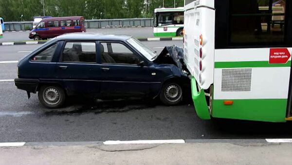 Один человек пострадал в ДТП с рейсовым автобусом на юге Москвы
