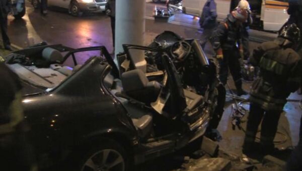 Студентка погибла за рулем BMW, на скорости врезавшись в фонарный столб 