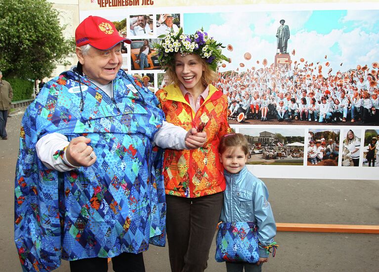 Воскресник фестиваля искусств Черешневый лес в ЦПКиО им. Горького