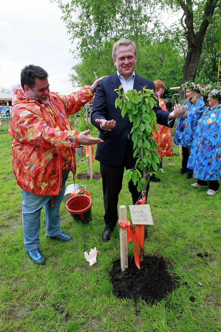 Воскресник фестиваля искусств Черешневый лес в ЦПКиО им. Горького