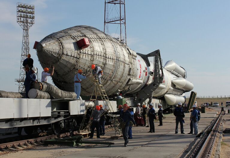 Вывоз ракеты Протон-М со спутником Нимик-6