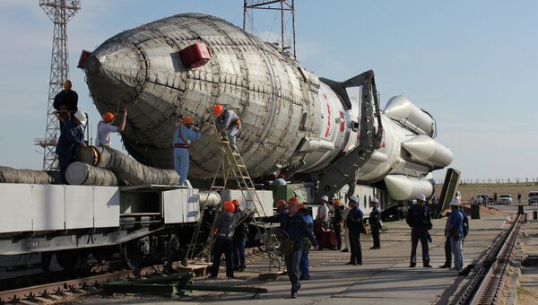 Вывоз ракеты Протон-М на стартовый комплекс Байконура, архивное фото