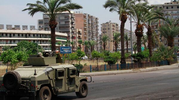 Солдаты армии Ливана патрулируют улицы ливанского Триполи