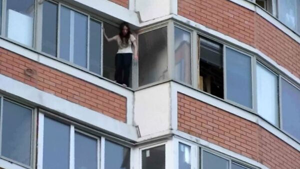 Девушка пыталась прыгнуть с 11-ого этажа