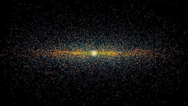 Популяция сближающихся с Землей (синие точки) и потенциально опасных (оранжевые) астероидов по данным WISE