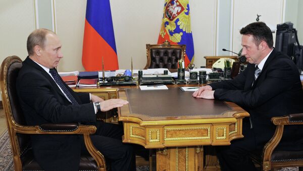 Президент РФ В.Путин провел встречу с сотрудником Уралвагонзавода И.Холманских