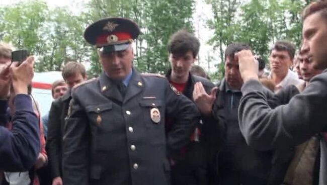 Два участника народных гуляний  задержаны за раздачу листовок в Москве