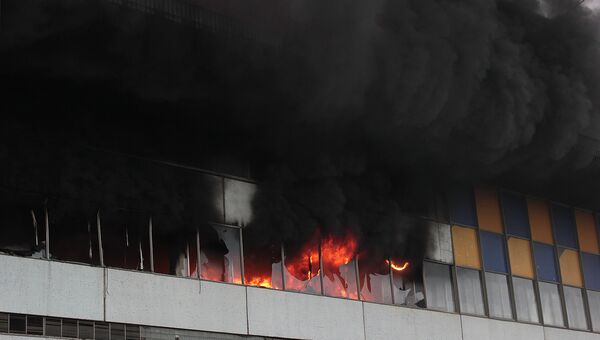 В московском автоцентре загорелись два этажа, на одном был картинг 