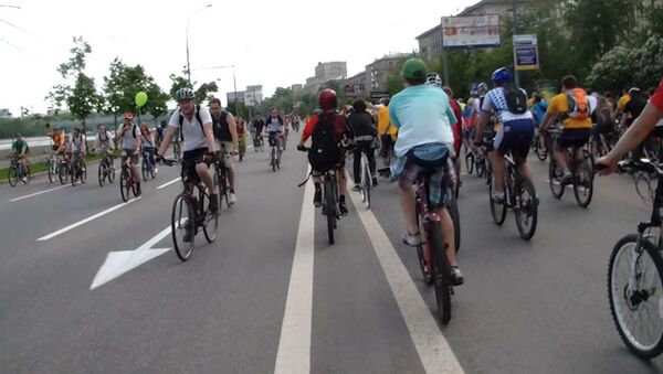 Велосипедисты вытеснили автомобилистов на велопараде в Москве