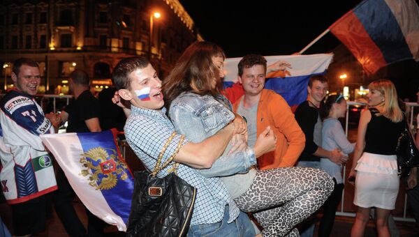 Празднование победы сборной России по хоккею на улицах Москвы