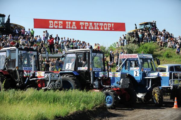 Гонки на тракторах Бизон-Трек-Шоу 2012