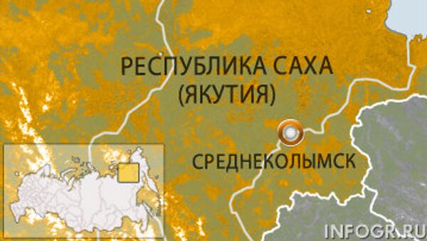 Спасатели МЧС взрывают лед на реке Колыме в Якутии, где подтоплено 107 домов