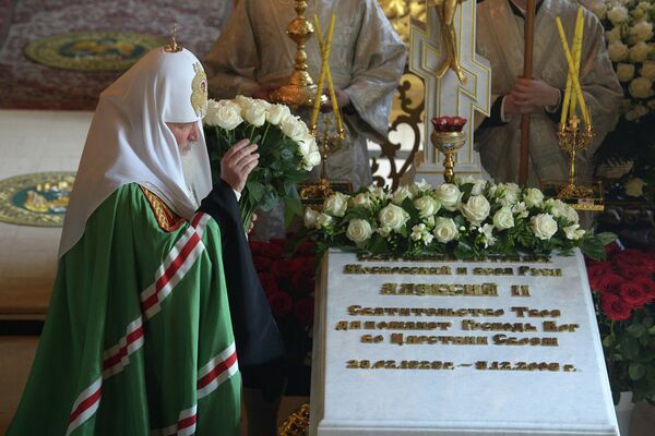 Патриарх Кирилл совершил панихиду по патриарху Алексию II