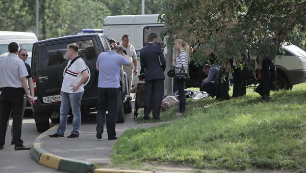 Криминалисты работают на месте убийства бывшего генерала Вооруженных сил Грузии Романа Думбадзе.